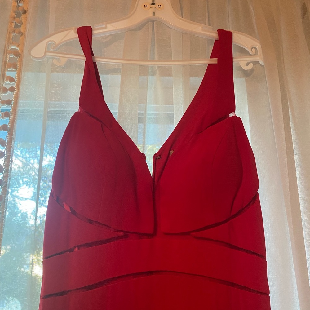 Red Gown - Picture 3 of 4